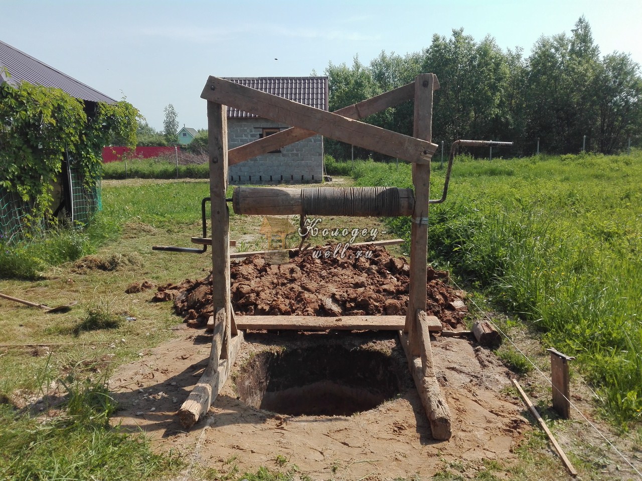 Выкопать колодец в ручную
